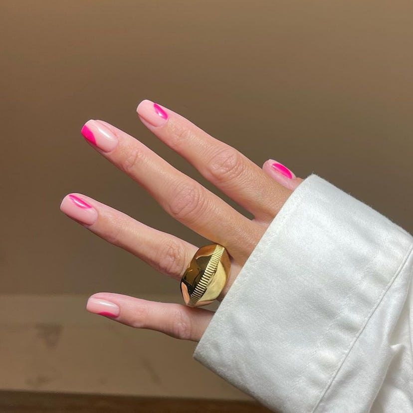 Simple hot pink swirls on your nails are perfect for Leo season 2024.