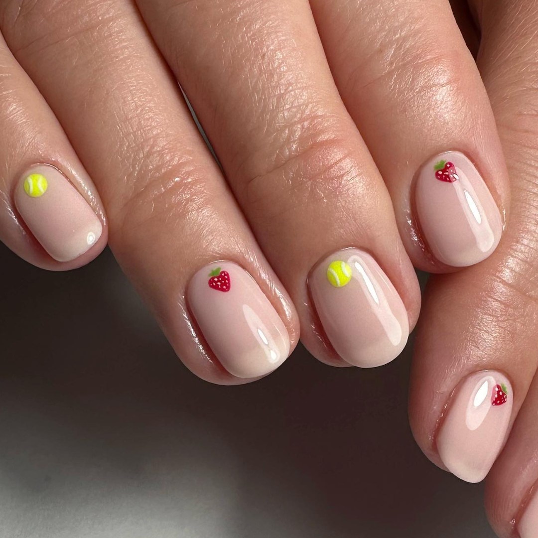 Tennis takes Minimalism @nailsbyrosie