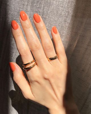 Coral Nail Trend