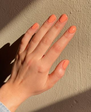 @buffcs peach manicure