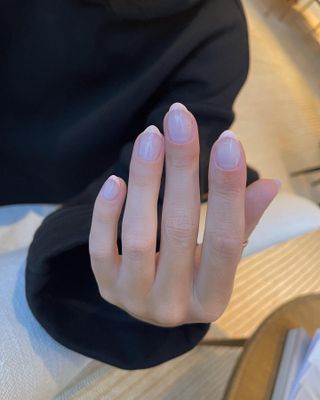 @harrietwestmoreland peach French tip manicure