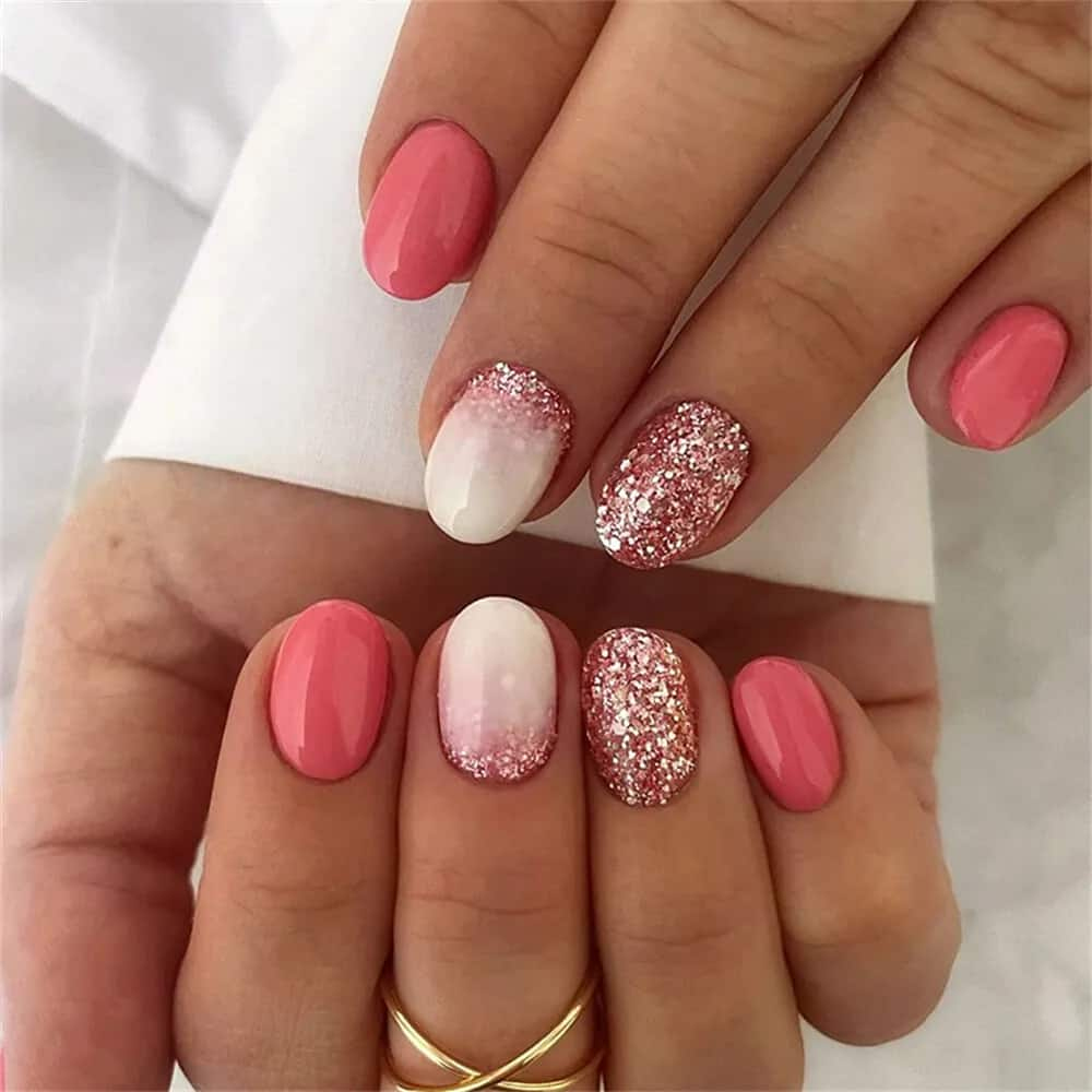 Short oval glitter nails