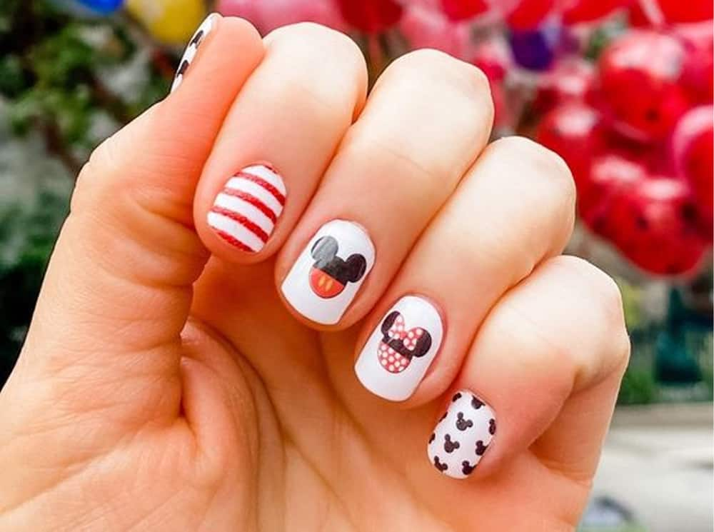 Short Mickey Mouse nails