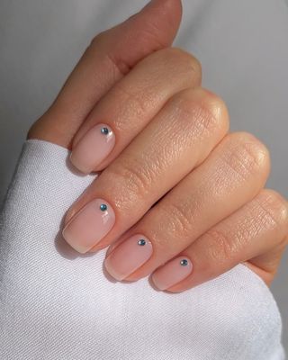 @raelondonnails embellished nails