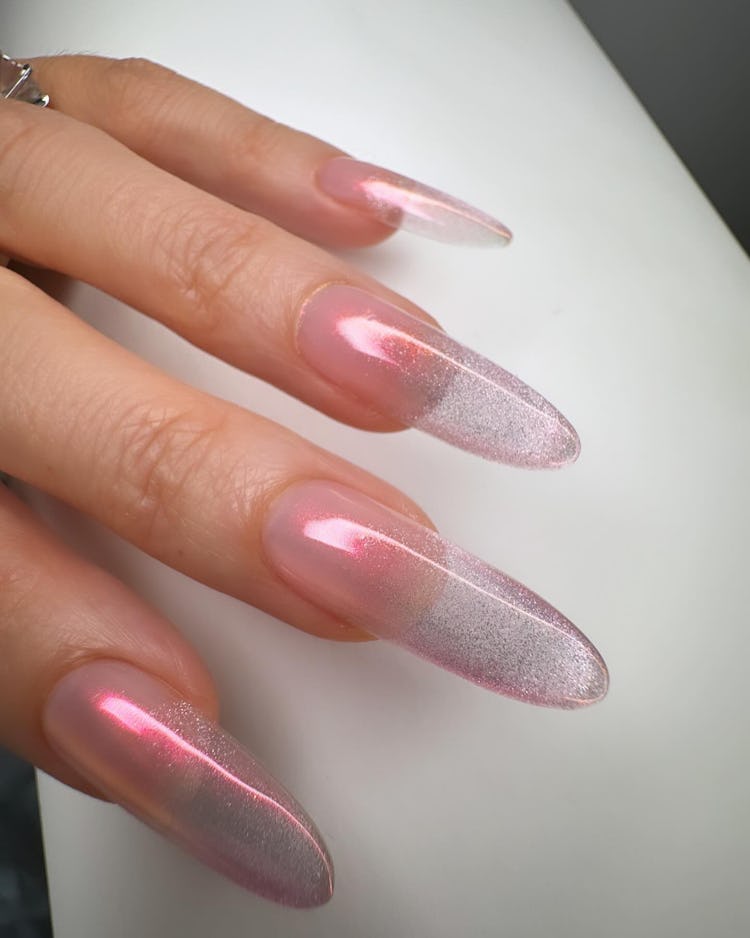 cat eye holographic nails 