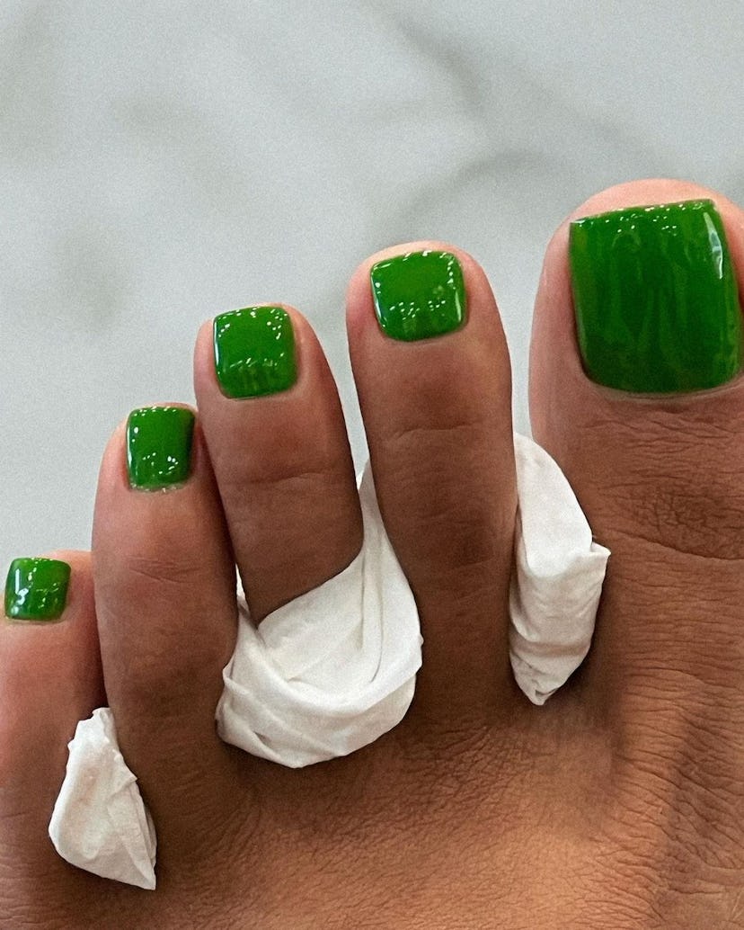 Emerald green pedicures are on-trend for fall 2024.