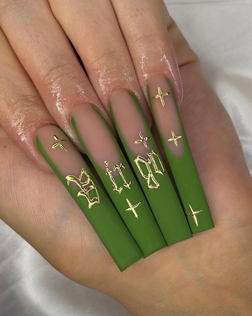 Gilded nameplate nails are perfect for Virgo season 2024.