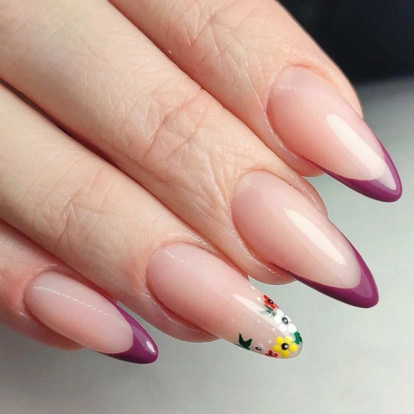 Micro flower nail art designs are on-trend for fall 2024.