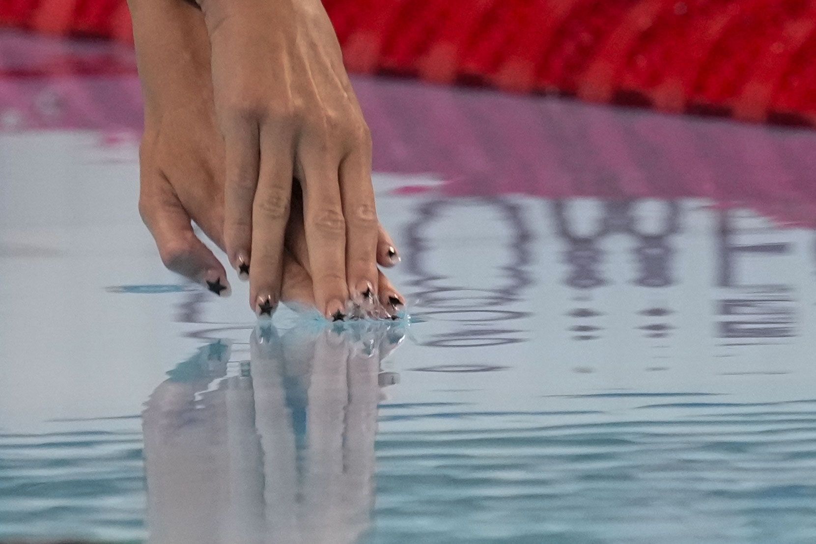 Eve Thomas, of New Zealand, competes during a heat in the women's 1500-meter freestyle at the 2024 Summer Olympics, Tuesday, July 30, 2024, in Nanterre, France. (AP Photo/Ashley Landis)