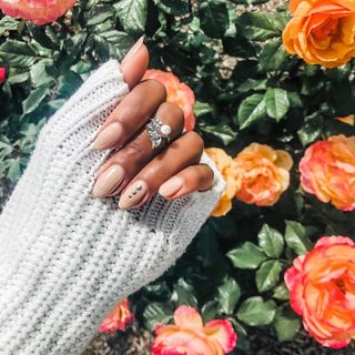 Wedding Guest Nails: Beige Nails With an Accent