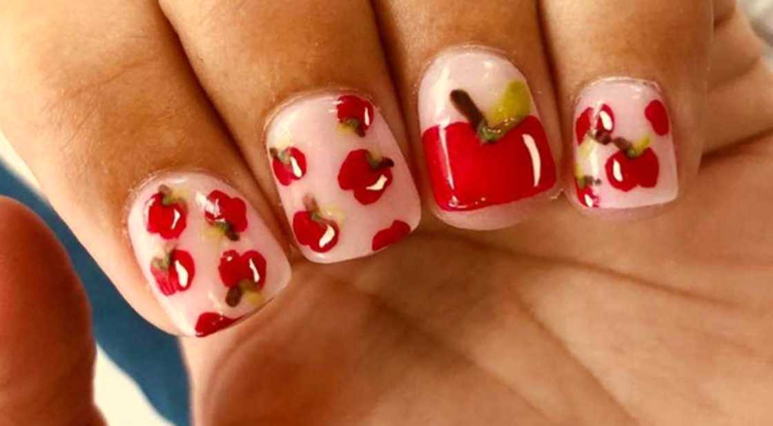 Apple nail design