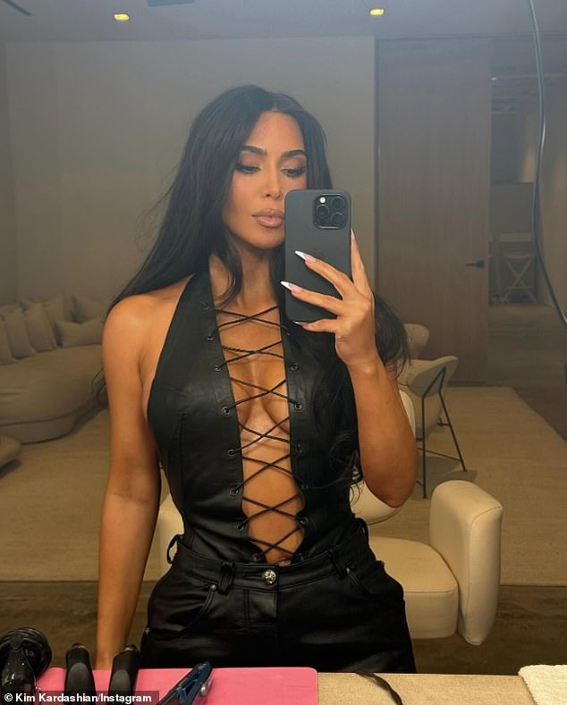 Kim Kardashian turned up the heat in her latest sexy Instagram selfies on Friday