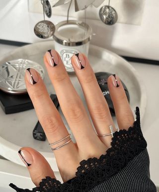 @pink_oblivion black nail art