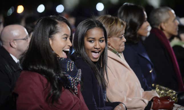 WASHINGTON, DC - DECEMBER 02: Malia Obama, Sasha Obama, mother-in-law Marian Robinson, first lady Michelle Obama and President Barack Obama attend the national Christmas tree lighting ceremony on the Ellipse south of the White House December 3, 2015 in Washington, DC. 