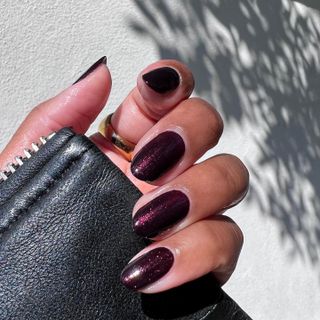 @themaniclub shimmery burgundy manicure