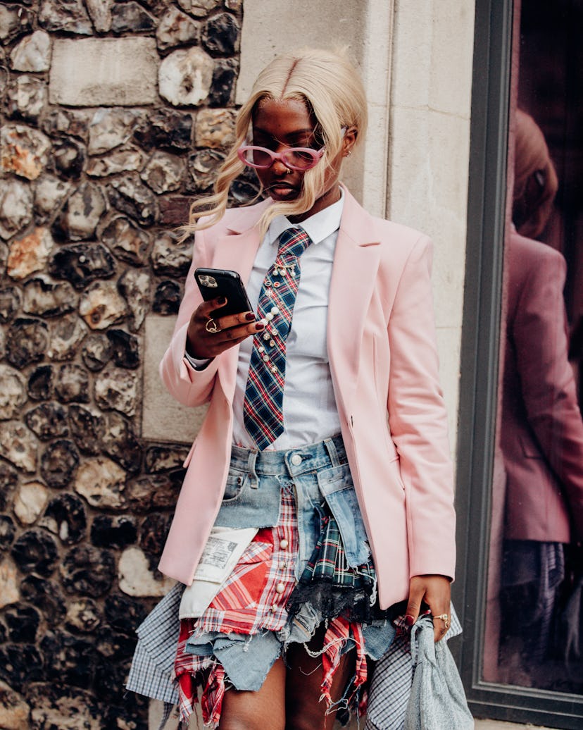 london fashion week spring/summer 2025 street style beauty looks 