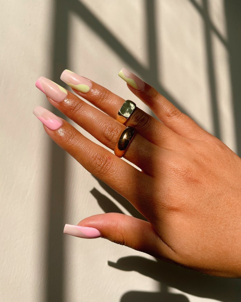 Try a pink and green 'Wicked'-inspired manicure ahead of the film's premiere.