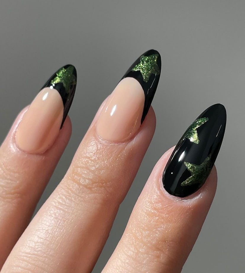 Try a manicure with green sparkling stars.