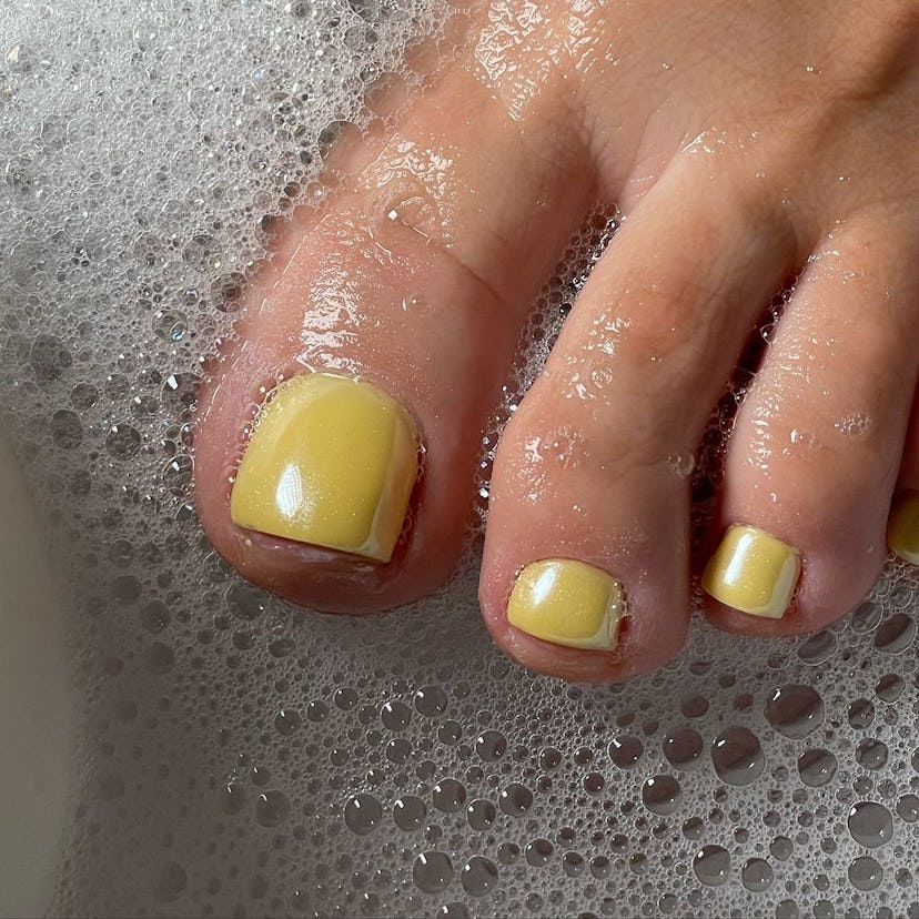 Try a yellow chrome pedicure for Sagittarius season 2024.