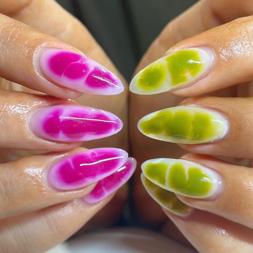 Try a pink and green 'Wicked'-inspired manicure ahead of the film's premiere.