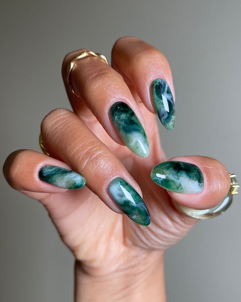 Try a pink and green 'Wicked'-inspired manicure ahead of the film's premiere.