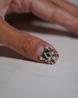 @iramshelton 3D festive nail art