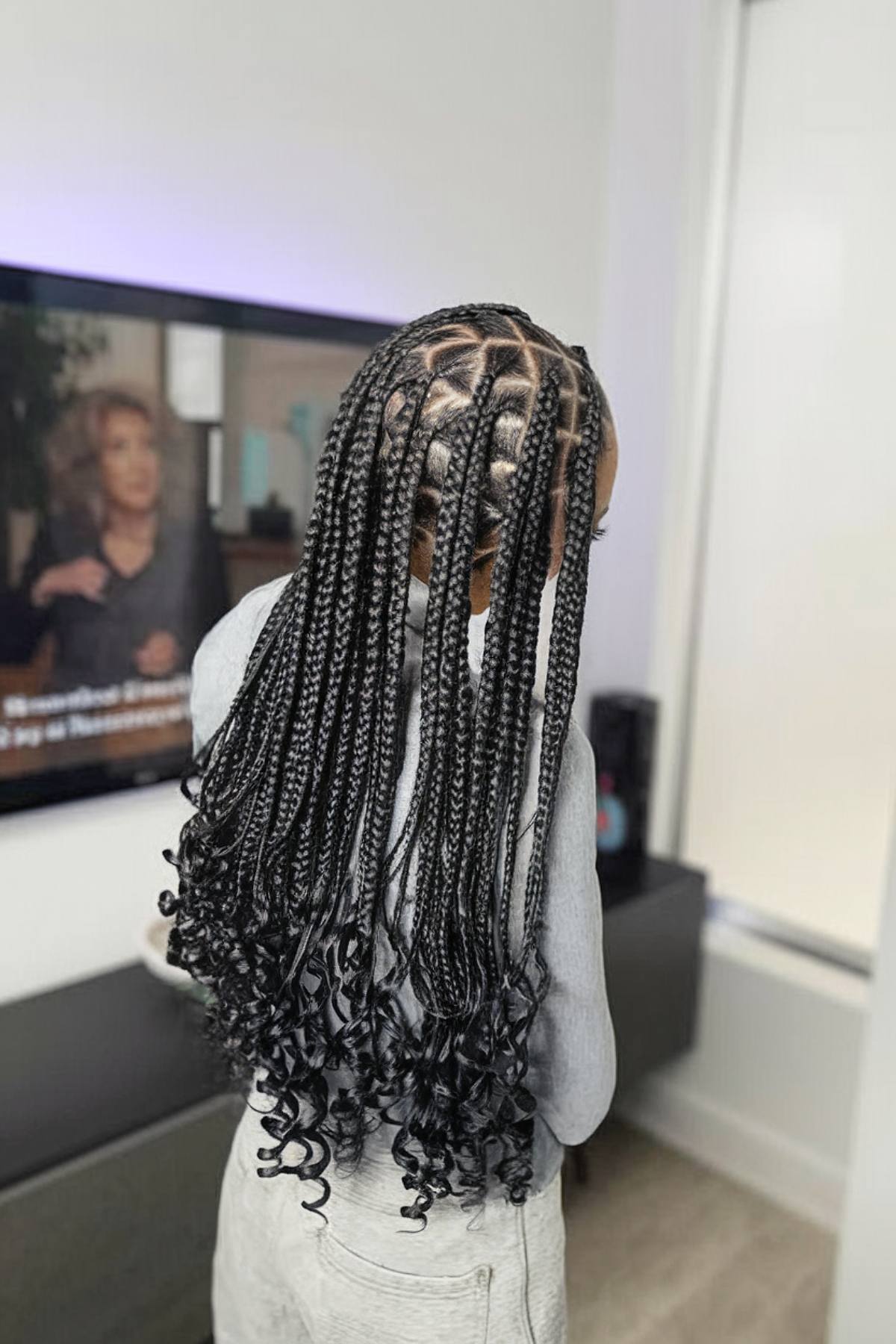 Knotless box braids with voluminous French curls