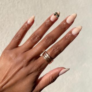 @themaniclub 3D bow nails