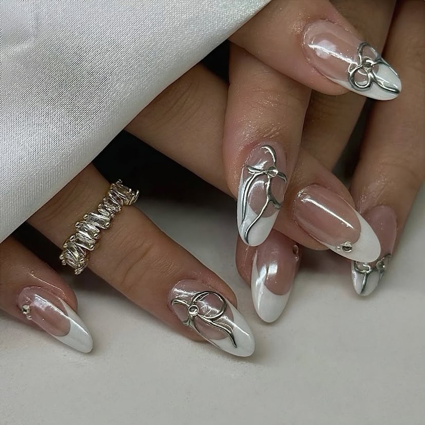 Find the perfect Christmas nail art design for your zodiac sign.