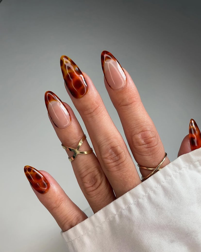 Try tortoiseshell nails for Capricorn season 2025.