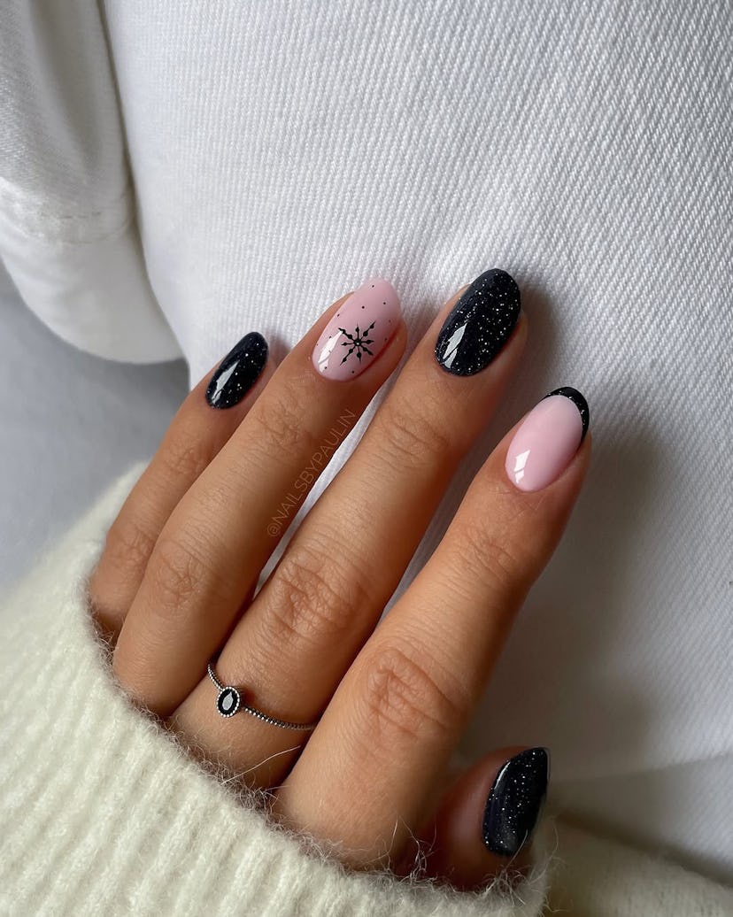 Find the perfect Christmas nail art design for your zodiac sign.