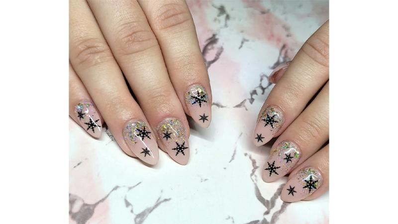 @dznailstho winter holiday nails