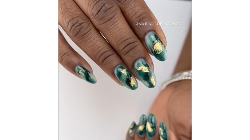 @nailart.department festive holiday nails