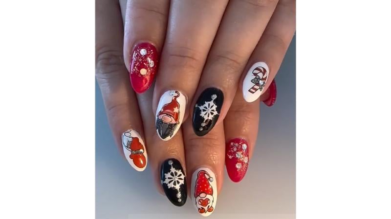 @nailbarlounge character holiday nails