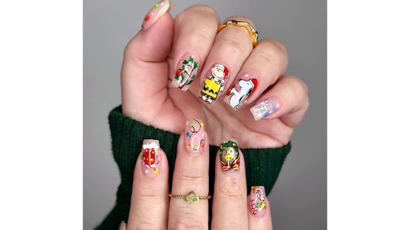 @nailsbyrobinandnicky character holiday nails