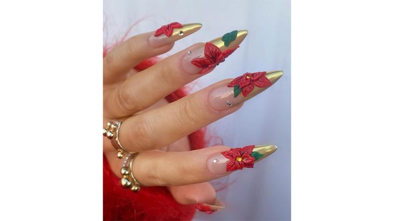 @nelza_dun festive holiday nails 