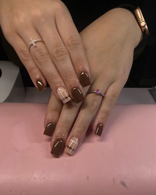 brown plaid nails