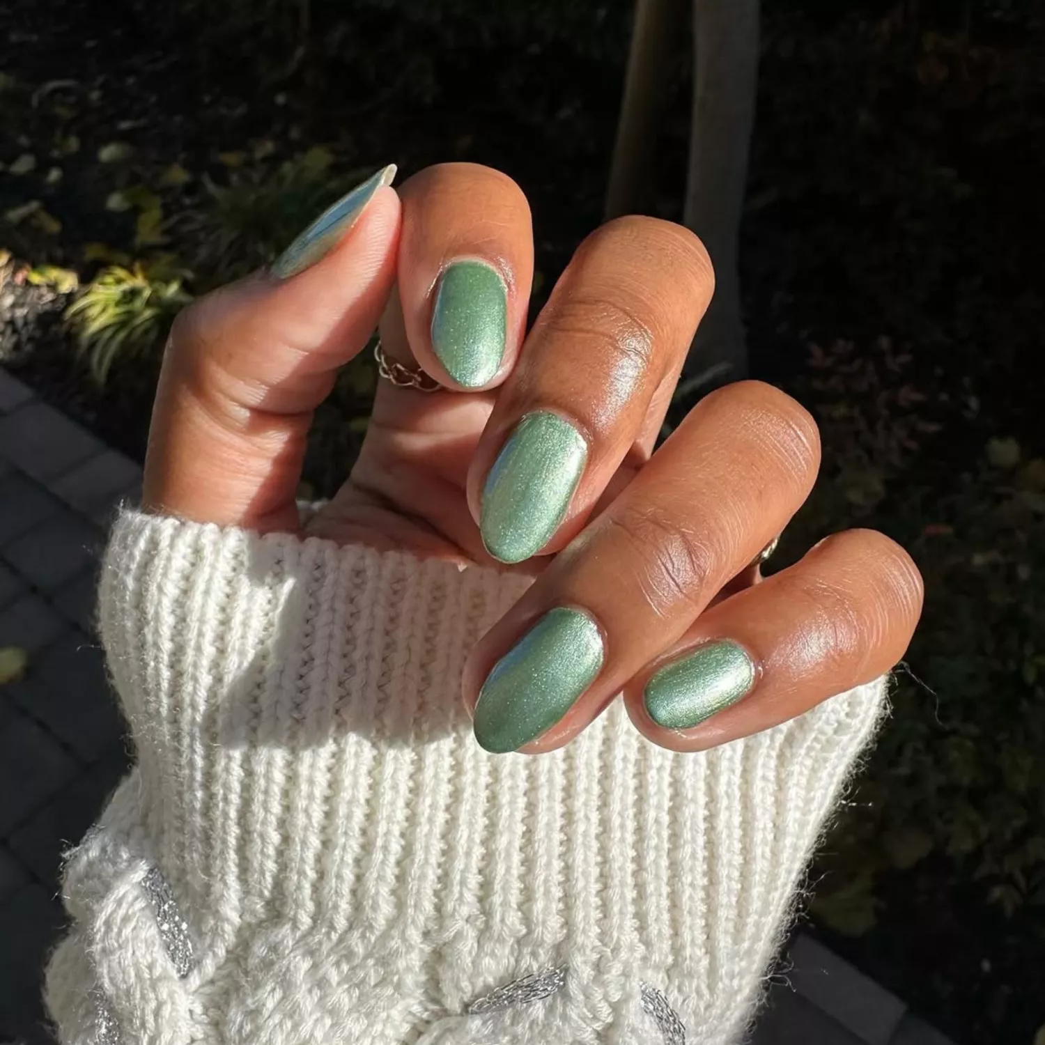 Short round green metallic nails