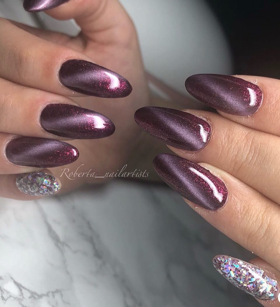 cat eye nails with glamorous effect