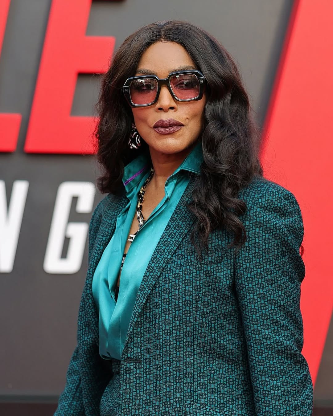 2 Angela Bassett Wears Ozwald Boateng Green Suit To The Mission Impossible The Final Reckoning Premiere