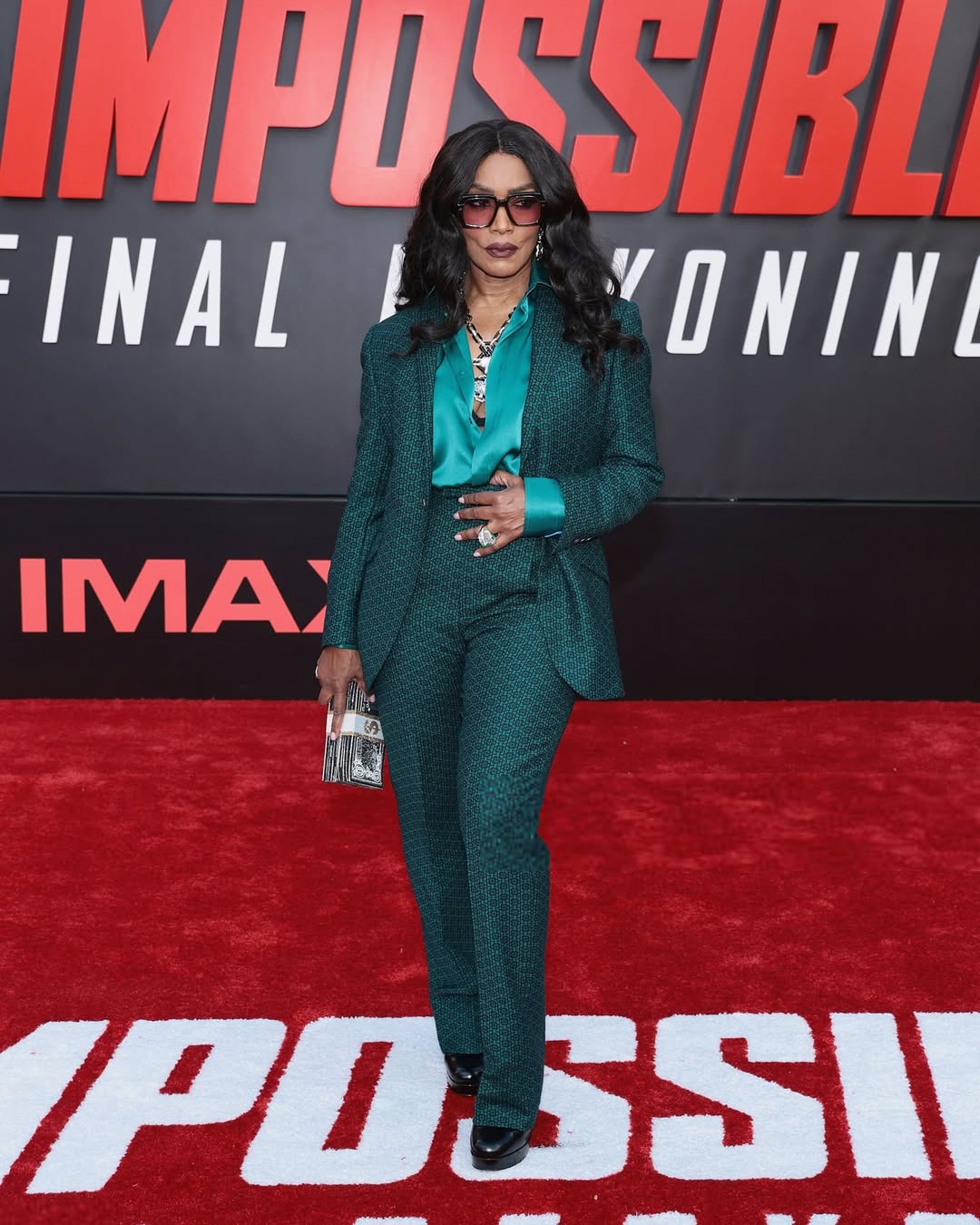 Angela Bassett Wears Ozwald Boateng Green Suit To The Mission Impossible The Final Reckoning Premiere